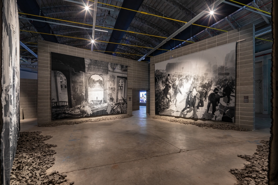 Installation view of De Bello. Notes on War and Peace at Gres Art 671, Bergamo. Photo by Diego De Pol.