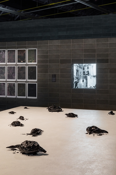 Installation view of De Bello. Notes on War and Peace at Gres Art 671, Bergamo. Photo by Diego De Pol.