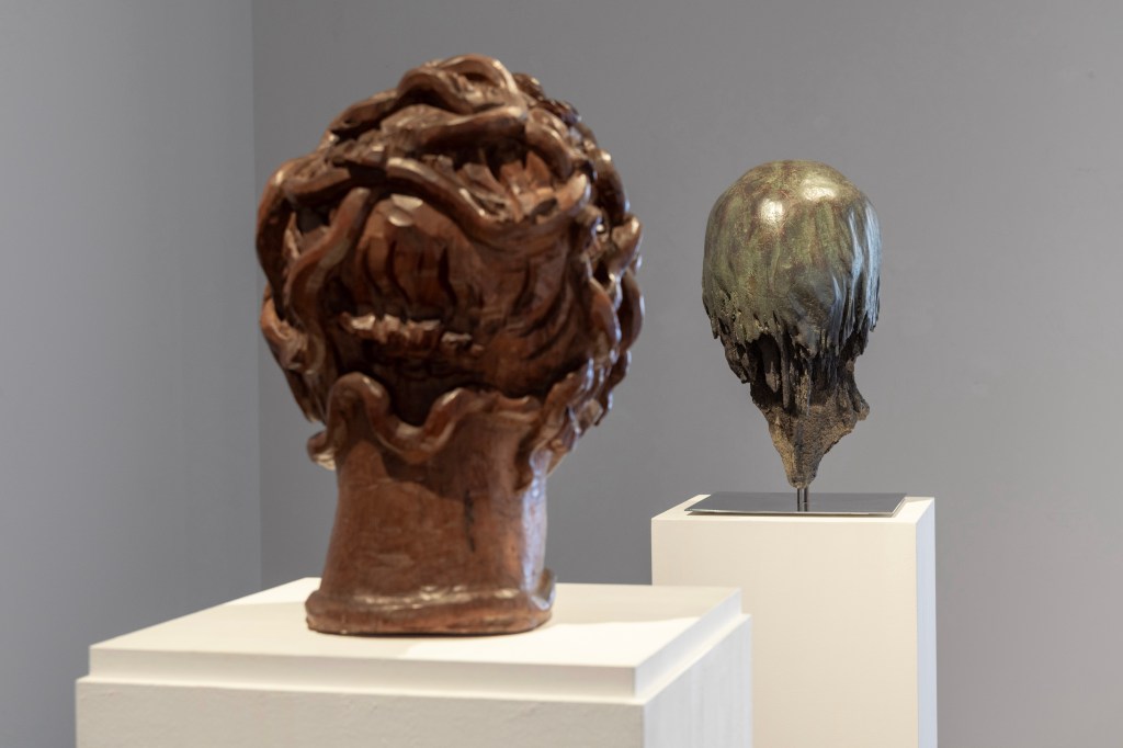 Exhibition view of Scultura lingua morta by Giorgio Andreotta Calò at Ca’ Pesaro – Galleria Internazionale d’Arte Moderna, Venice, 2024-25. Photo by Irene Fanizza