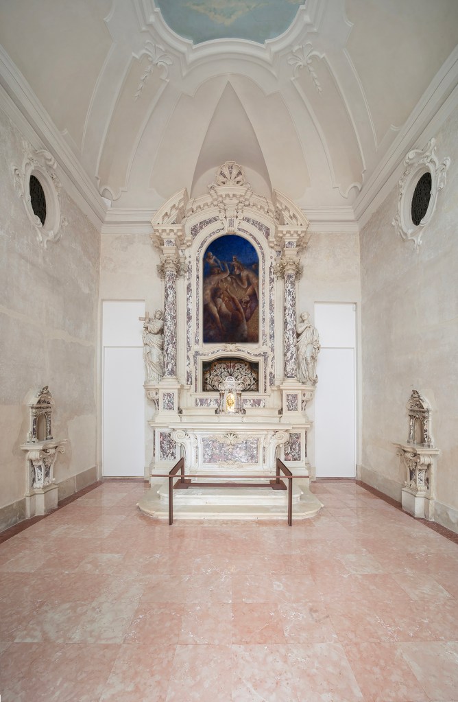 Maramèo is a 2024 oil painting on linen measuring 120 by 228 cm. The work is presented courtesy of the artist and VIN VIN Vienna/Naples.