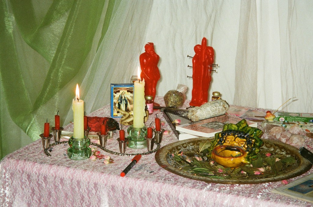 Manifestica, installation view at terzospazio, Venice, 2025. Photo Tommaso Carradori