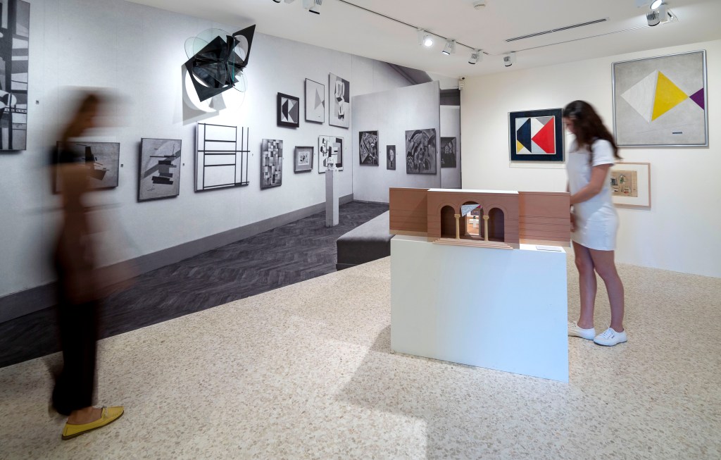 Exhibition view of 1948: la Biennale di Peggy Guggenheim at Collezione Peggy Guggenheim, Venice, 2018–19. Photo by Matteo De Fina.