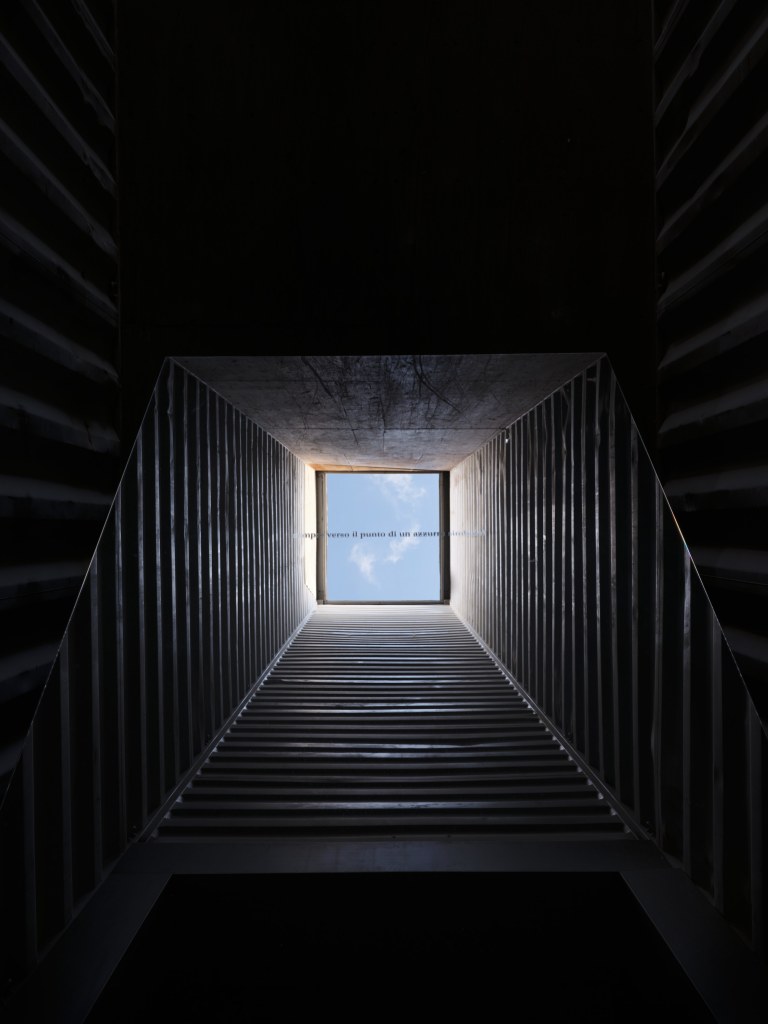 Detail view of Icarus Container 2025 by Yukinori Yanagi, part of the exhibition at Pirelli HangarBicocca, Milan, in 2025. The photo focuses on a specific element of the installation. ©YANAGI STUDIO. Courtesy of the artist and Pirelli HangarBicocca. Photo by Agostino Osio.