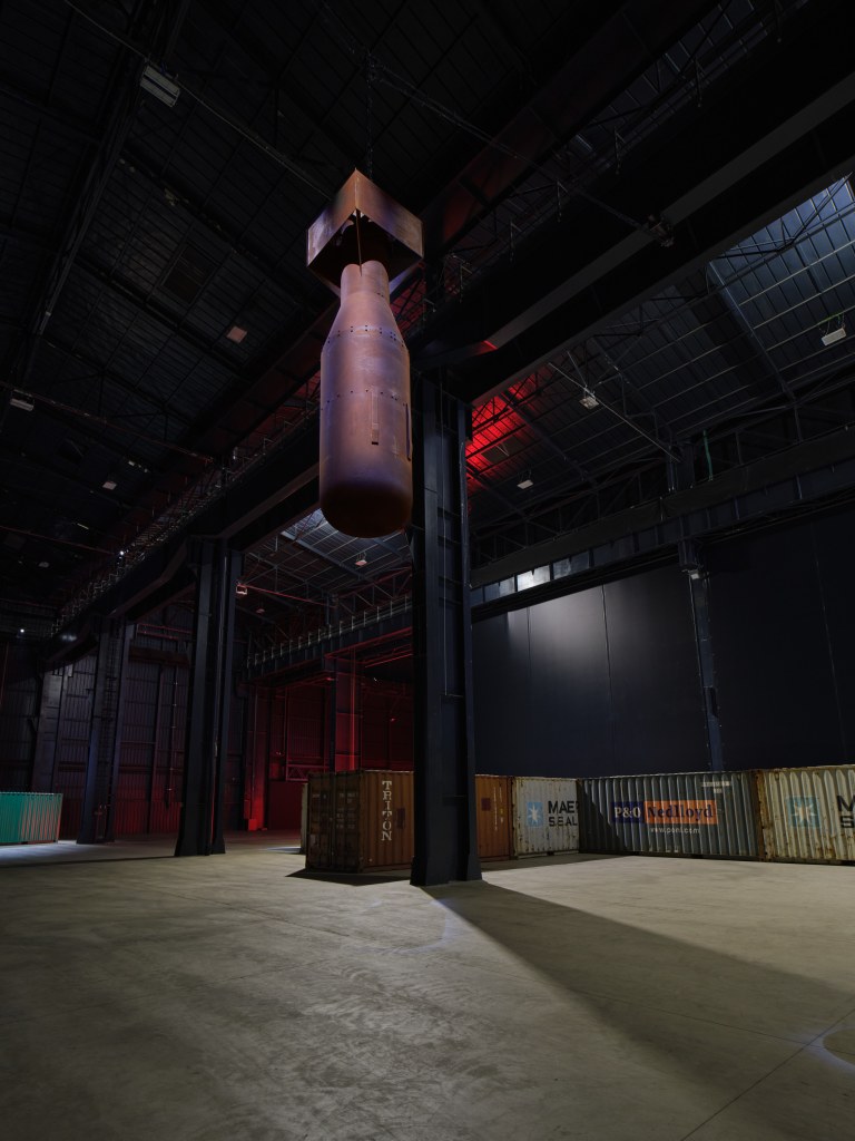 Exhibition view of Yukinori Yanagi’s installation ICARUS, presented at Pirelli HangarBicocca, Milan, in 2025. The photo captures elements of the large-scale immersive work. ©YANAGI STUDIO. Courtesy of the artist and Pirelli HangarBicocca. Photo by Agostino Osio.