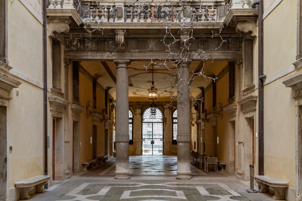 Exhibition view of Leaps, gaps and overlapping diagrams by Loris Cecchini at Ca’ Rezzonico – Museo del Settecento Veneziano, Venice, 2024–25. Photo by Irene Fanizza