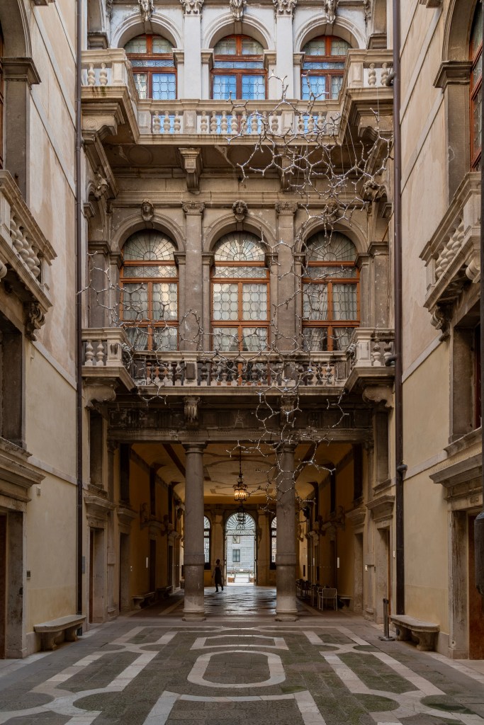 Exhibition view of Leaps, gaps and overlapping diagrams by Loris Cecchini at Ca’ Rezzonico – Museo del Settecento Veneziano, Venice, 2024–25. Photo by Irene Fanizza