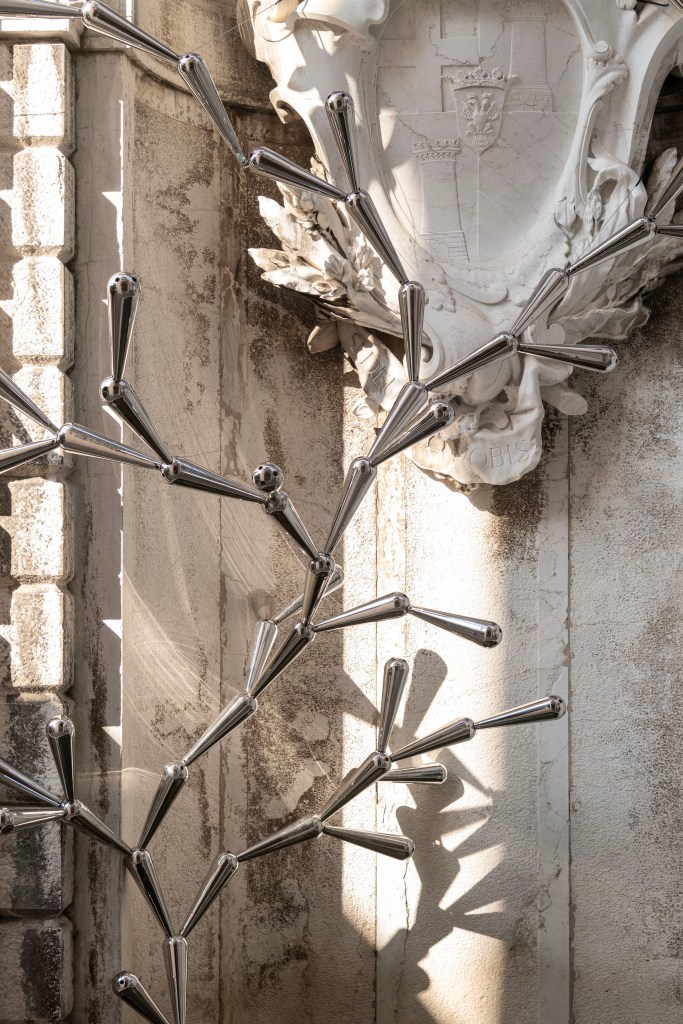 Exhibition view of Leaps, gaps and overlapping diagrams by Loris Cecchini at Ca’ Rezzonico – Museo del Settecento Veneziano, Venice, 2024–25. Photo by Irene Fanizza