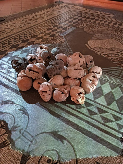 Scorcio dell’opera Condizionamento di Elio Armano, realizzata nei primi anni Duemila e fotografata presso i Musei Civici di Padova.