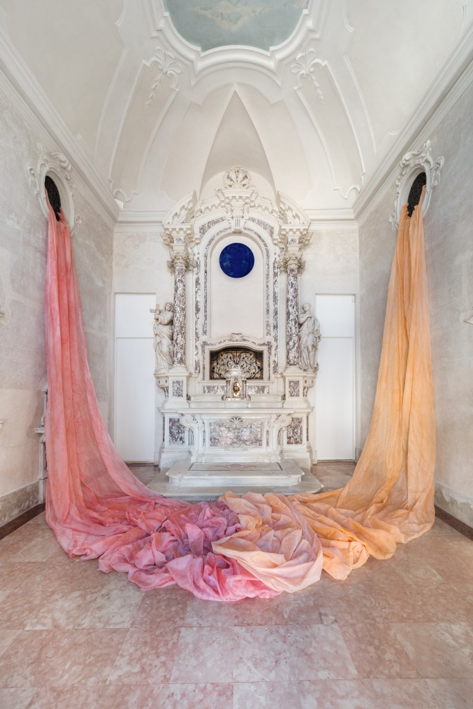 Installation view of Rendezvous at Fondazione Sandra e Giancarlo Bonollo, Thiene, 2025. In the foreground, Tanto gentile e tanto onesta (2025) by Nino Kapanadze; in the background, Incontro (2025). Photo by Giovanni Canova. Courtesy of Fondazione Sandra e Giancarlo Bonollo