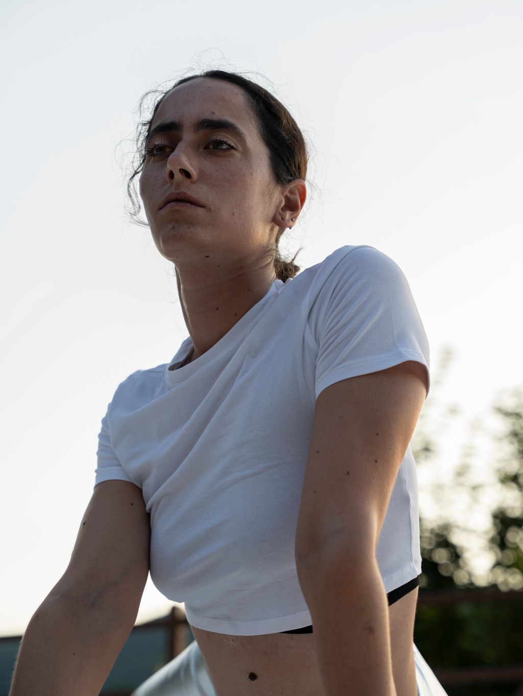 Performance view of Swinging is like saying no no no (2023), by and with Marta Magini, with live music by Nicola Di Croce. Photo by Giacomo Bianco.