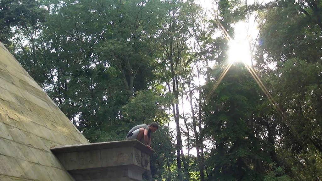 Still from I still love U, anyway (2024), a full HD video with stereo sound by Benedetta Fioravanti.