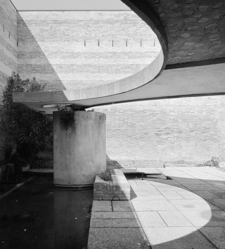 Installation view of Ritorno (2011) by Giorgio Andreotta Calò, exhibited in ILLUMInazioni at the 54th Venice Biennale.