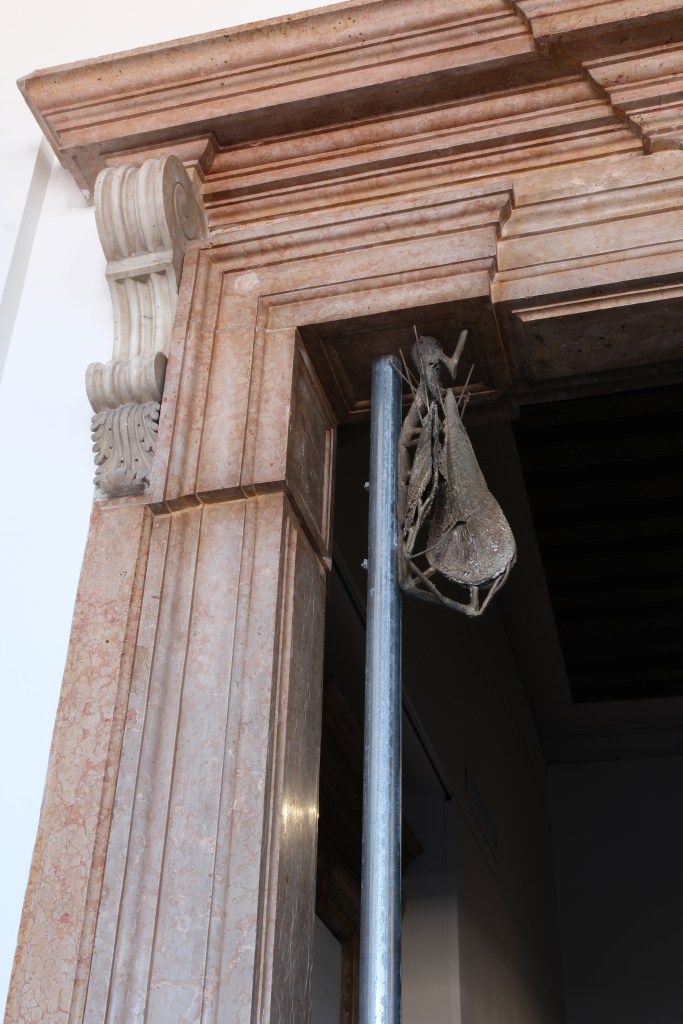 Two installation views of Scultura lingua morta at Ca’ Pesaro – Galleria Internazionale d’Arte Moderna, Venice, showing large sculptural forms within the museum galleries. Photo by Kirsten Suzanna de Graaf.