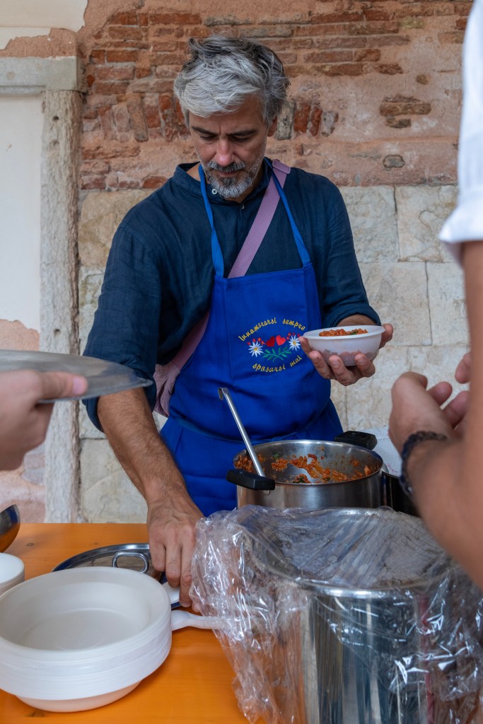 Alt text: View of the artwork *Laguna nel pozzo*, showing a reflective water surface contained within a well-like structure, evoking the Venetian lagoon through light, depth, and stillness. Photo by Irene Fanizza.