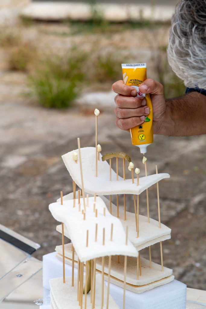 Alt text: View of the artwork *Laguna nel pozzo*, showing a reflective water surface contained within a well-like structure, evoking the Venetian lagoon through light, depth, and stillness. Photo by Irene Fanizza.