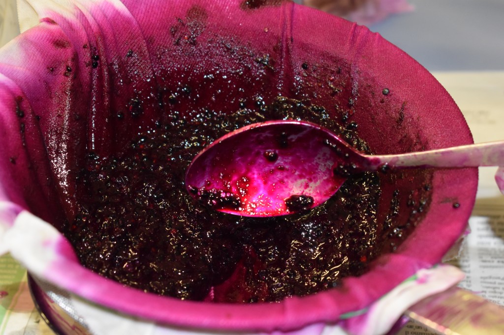 Documentation of a color extraction process from the Indesiderate project, showing materials and pigments during experimentation.