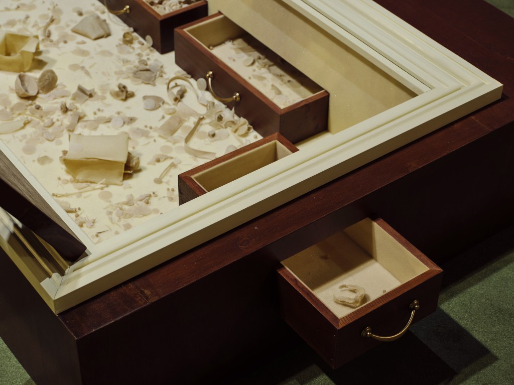 Detail of Porta mollica – la contrabbandiera by Benni Bosetto in an installation at Pirelli HangarBicocca.