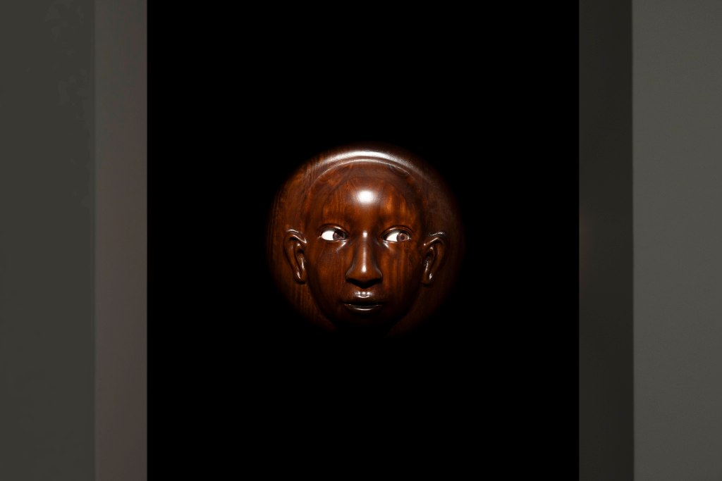 Alaa Edris, Wiswas, 2026. Iroko wood, 3D-printed animatronic eyes, sound installation. Courtesy of National Pavilion UAE – La Biennale di Venezia. Photo by Ismail Noor.