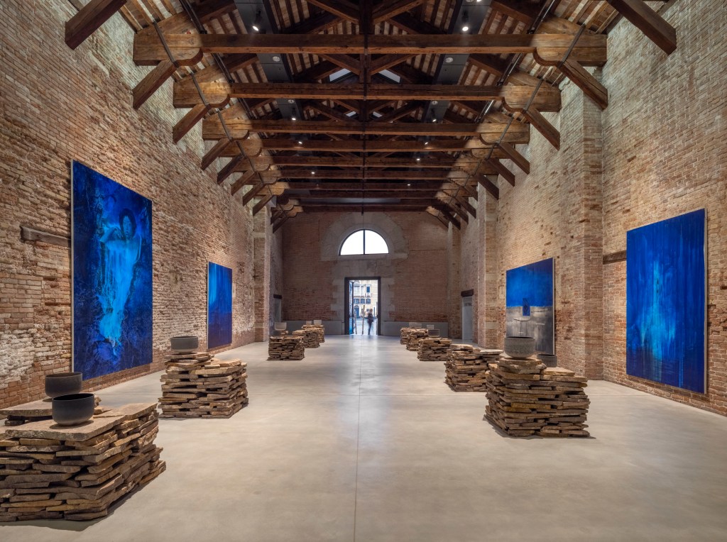 Installation view of Lorna Simpson: Third Person (2026) at Punta della Dogana, Venice, featuring Vibrating cycles (2026) on the floor and, on the wall from left to right, Night Fall (2023), Thin Bands (2019), Time (2021), and Howling (2020); photograph by James Wang; courtesy of Palazzo Grassi, Pinault Collection.