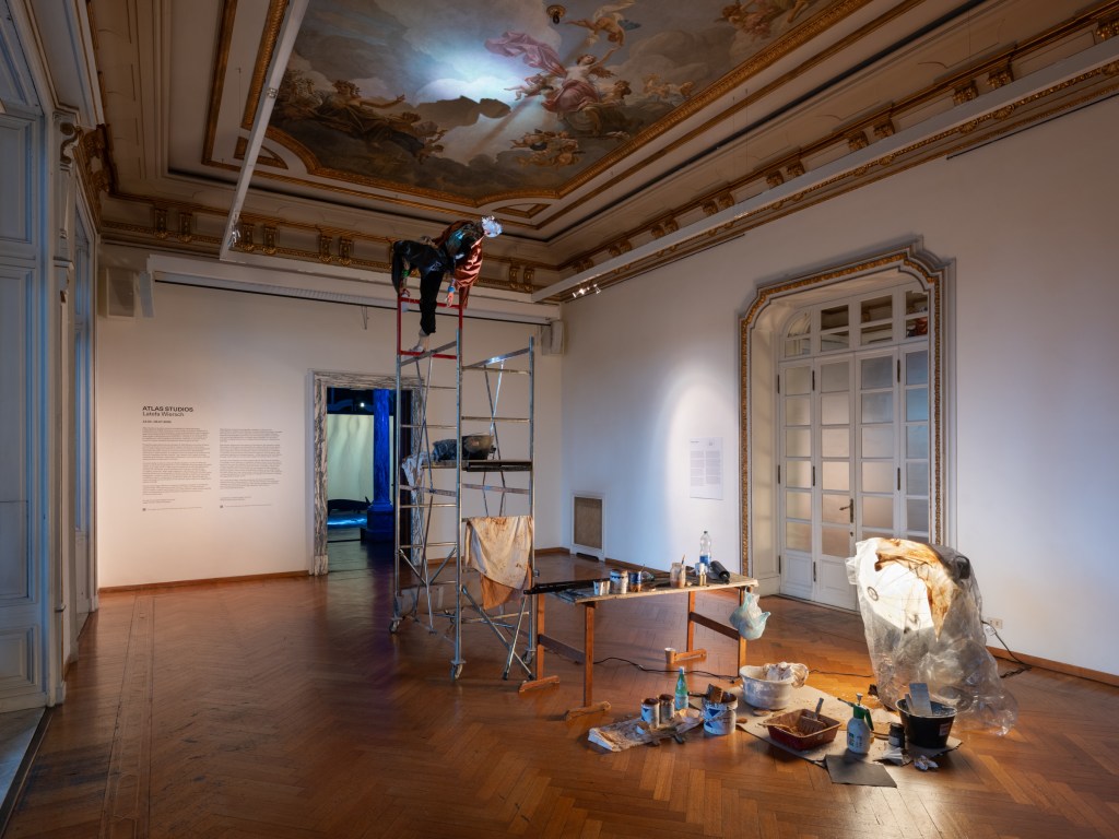 Veduta dell'installazione della mostra "ATLAS STUDIOS" di Latefa Wiersch all'Istituto Svizzero di Roma, 2026.