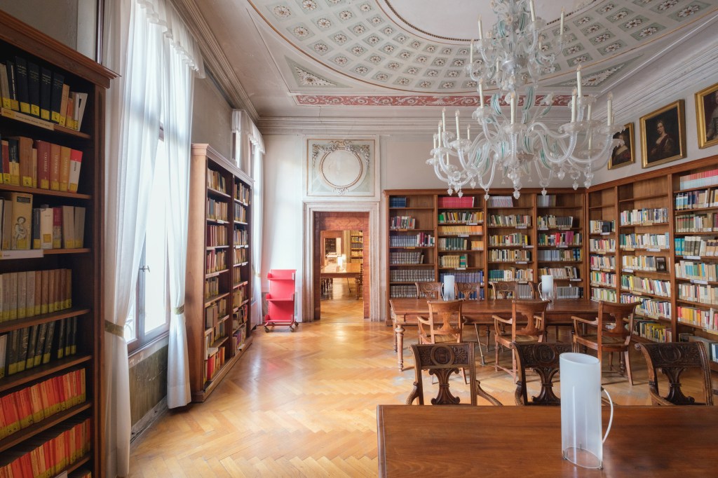 Library of Fondazione Querini Stampalia, Venice. Photo by Adriano Mura. Courtesy of Fondazione Querini Stampalia, Venice.