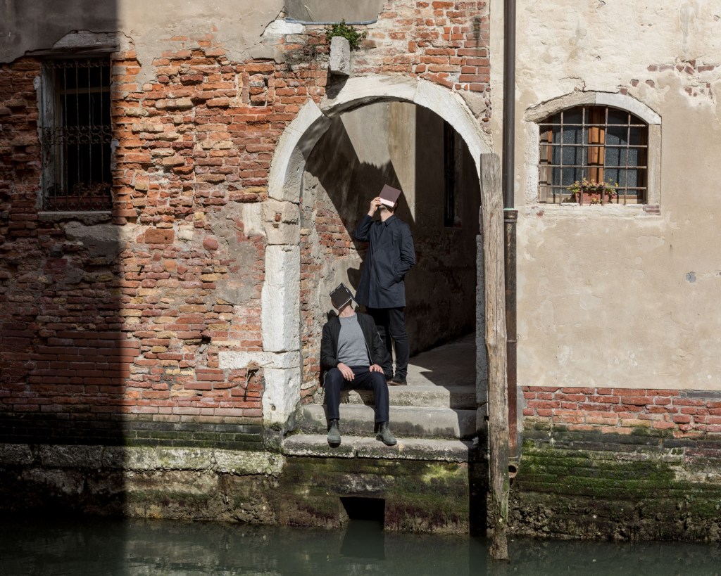 Pubblicazione “Andrea Codolo e Giacomo Covacich”, edita da bruno, Venezia, 2019. Fotografia di Matteo de Mayda.